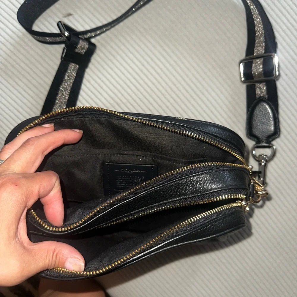 Coach Black Leather Women's Bag - Picture 3 of 6